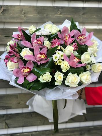 Букет цветов из: Розы и Хризантемы в Клину