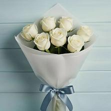 Букет 7 Белых роз Эдлесс Лав в Клину