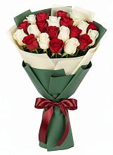 Букет Микс из красных и белых роз в Клину