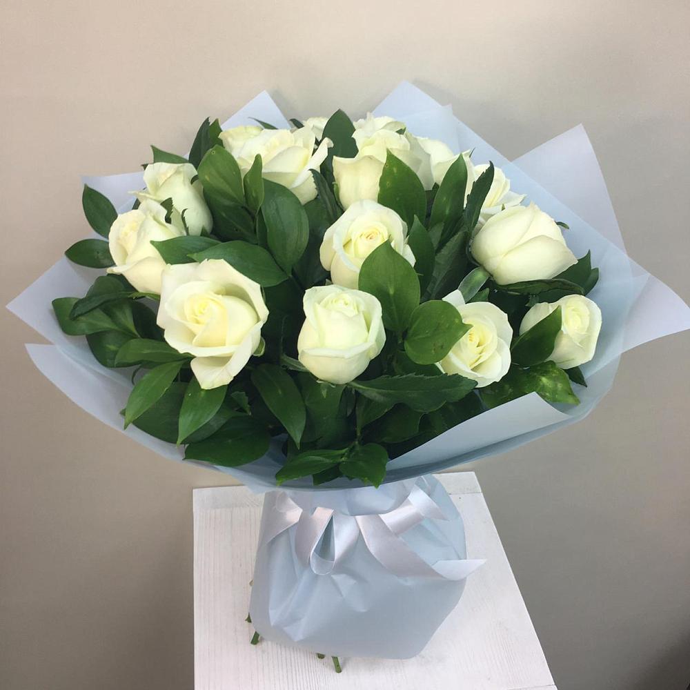 Букет 15 Белых роз Проуд в Клину
