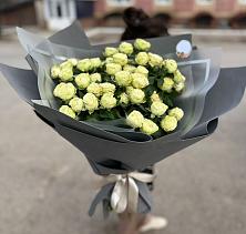 Букет Белые кустовые розы Солинеро в Клину