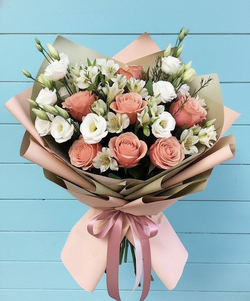 Букет цветов из: Розы, Альстромерии и Лизиантусы в Клину