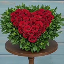 Цветочная композиция из Розы в виде сердца в Клину