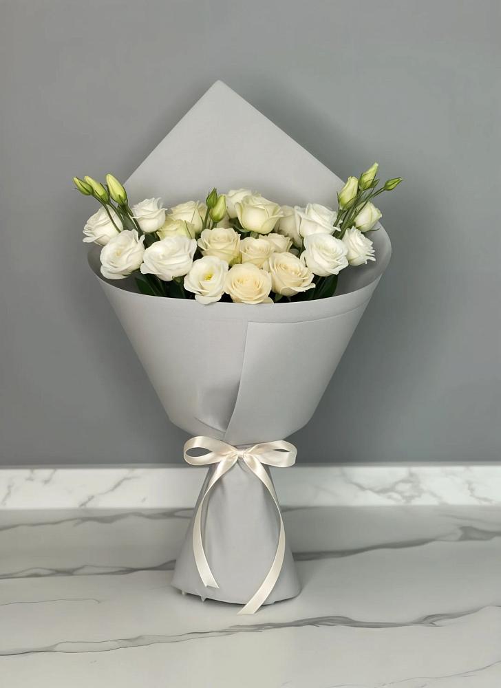 Букет цветов из: Розы и Лизиантусы в Клину