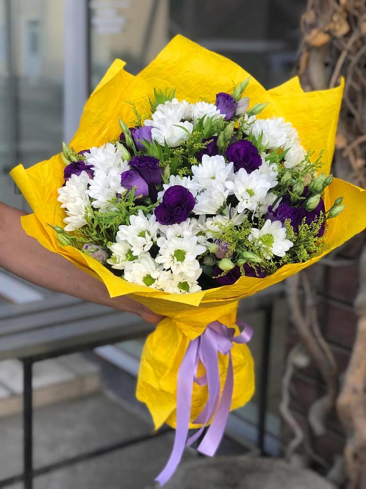 Букет цветов из: Ирисы, Хризантемы и Ромашки в Клину