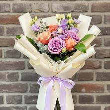 Букет цветов из:  Лизиантусы и Розы в Клину