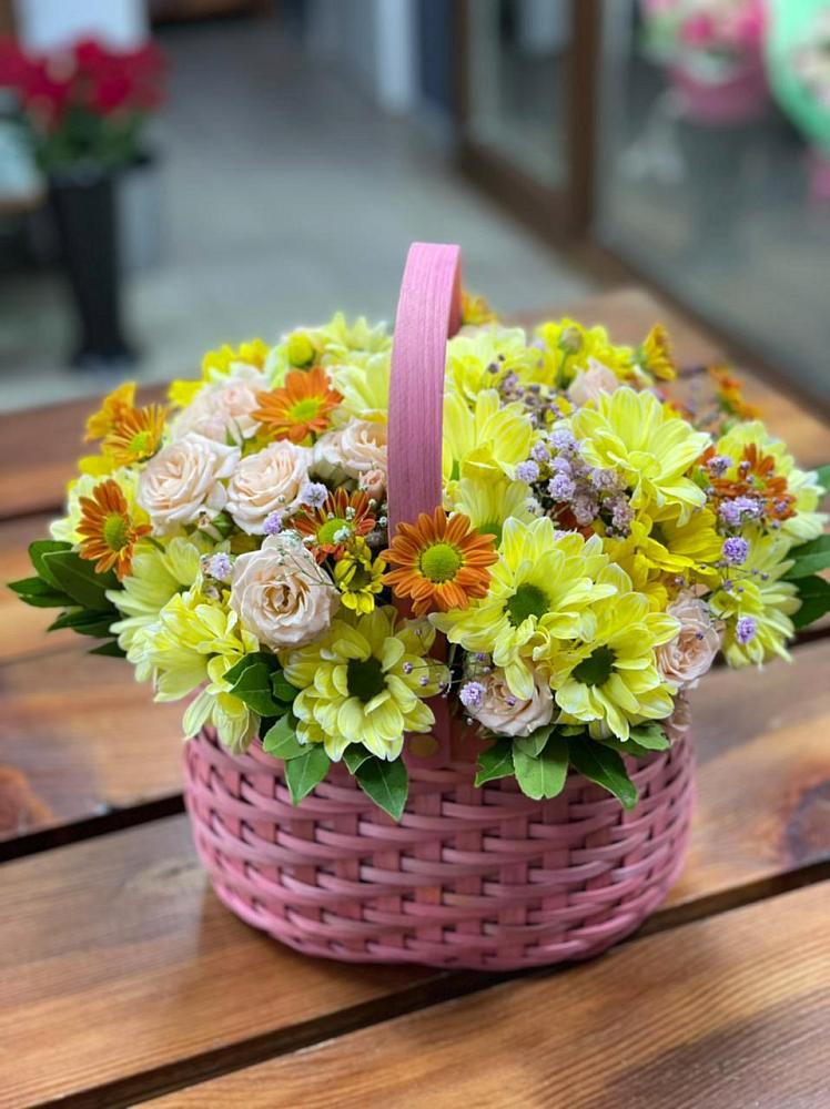 Цветочная композиция из Хризантемы и Розы в корзине в Клину