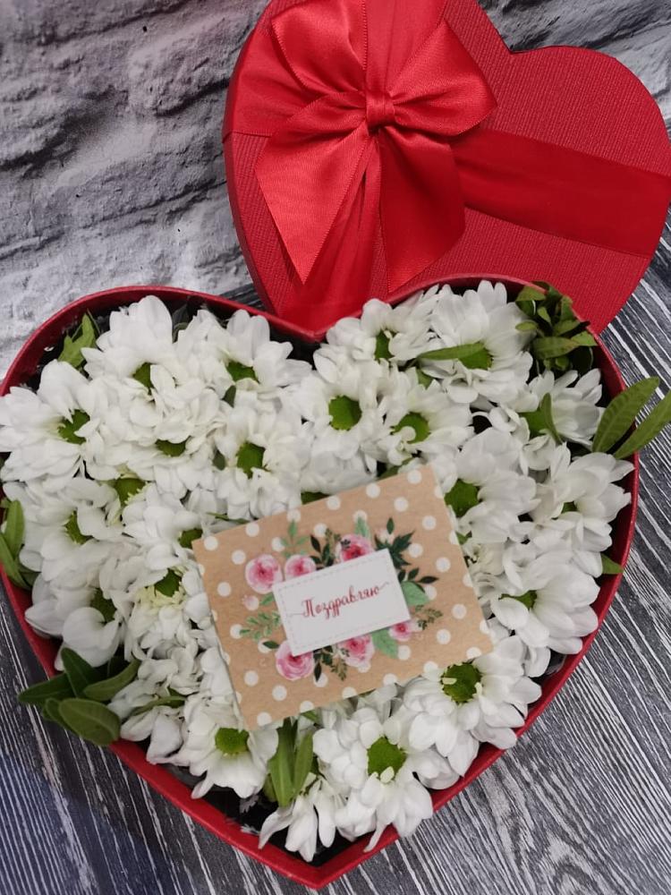 Цветочная композиция из Хризантемы в виде сердца в Клину