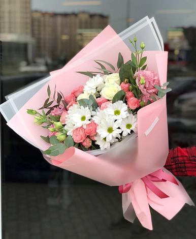Букет цветов из: Розы, Лизиантусы и Хризантемы в Клину