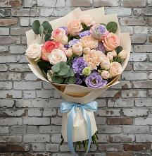 Букет цветов из:  Розы, Лизиантусы и Гвоздики в Клину