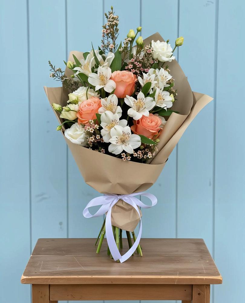 Букет цветов из: Альстромерии, Лизиантусы, Розы и Хризантемы в Клину
