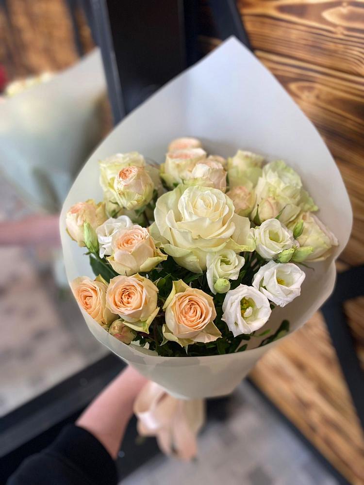 Букет цветов из: Розы и Лизиантусы в Клину